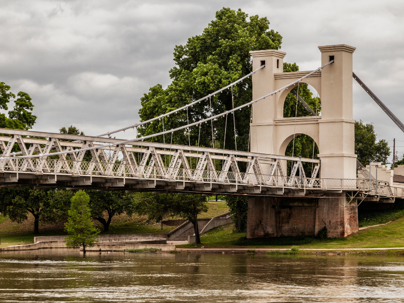 Waco, Texas Bridge – Texas Family Resorts